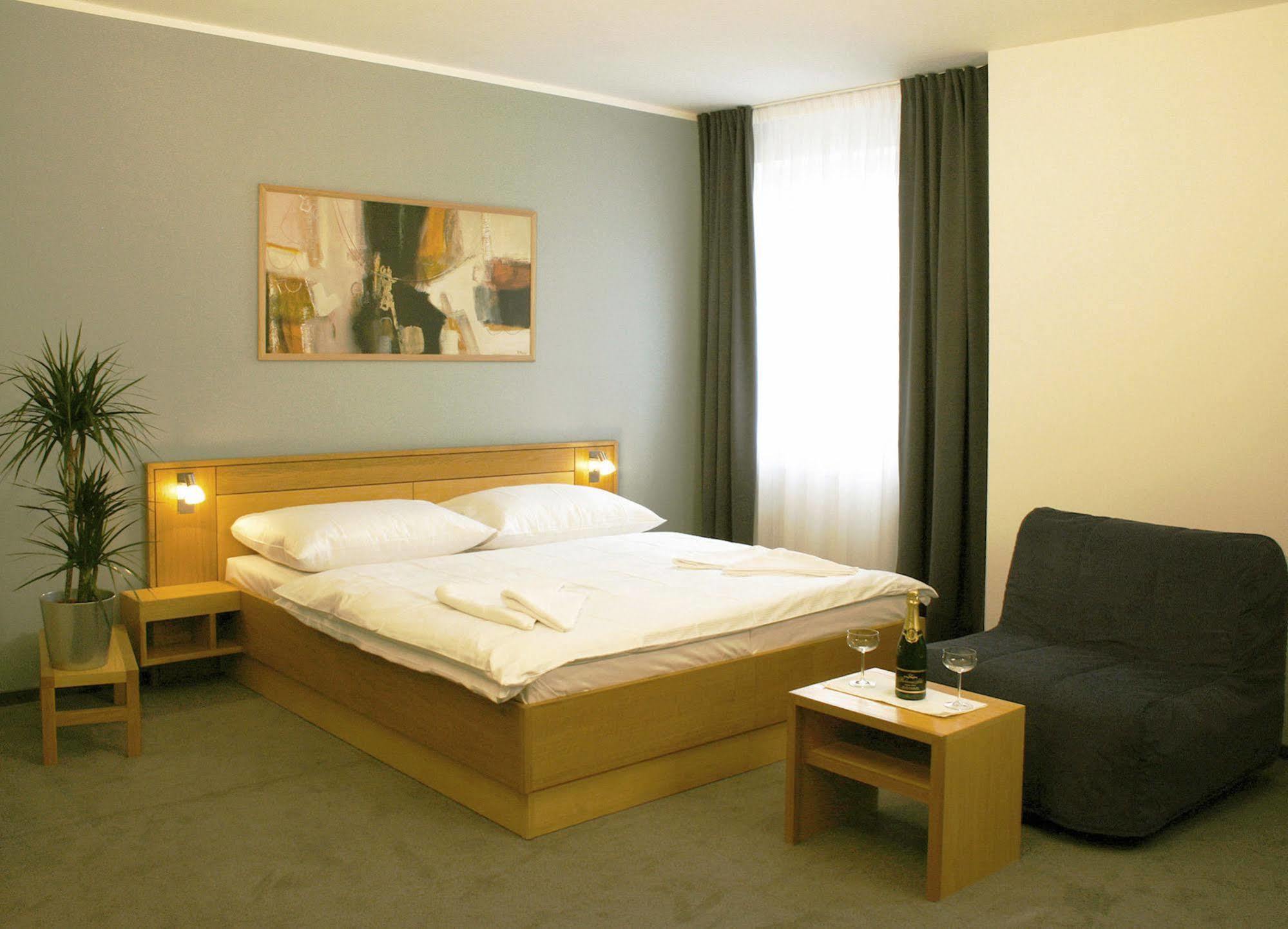 Hotel Trend Plzeň Exterior foto