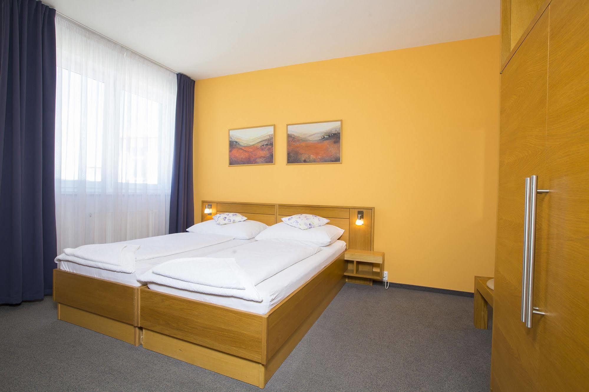 Hotel Trend Plzeň Exterior foto