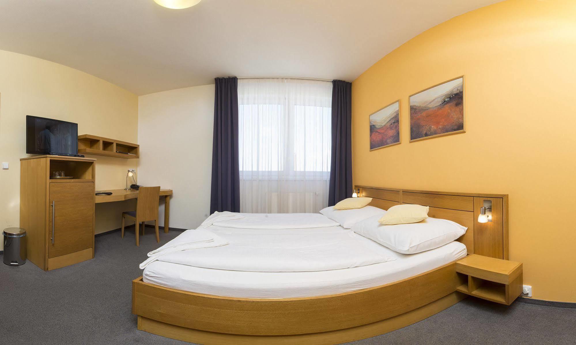 Hotel Trend Plzeň Exterior foto